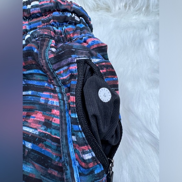 Lululemon Tracker Multi color  Short V 4" - Picture 6 of 11